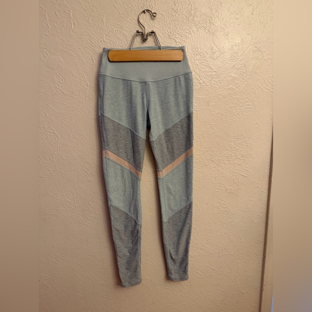 ALO Yoga  Leggings - Picture 2 of 7